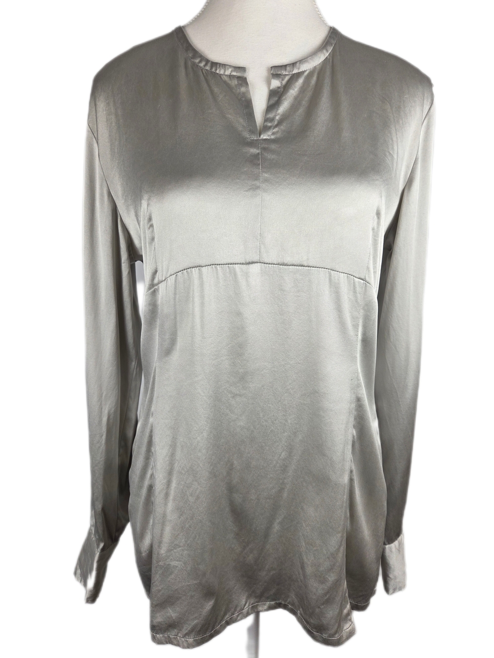 Tristan & Iseut Silver Metallic Silk-Blend Split V-Neck Blouse
